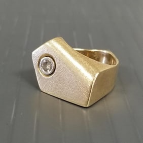14k gold & diamond solitaire modern design ring - 7.5 grams, approx. 3.5mm diamond, size 6