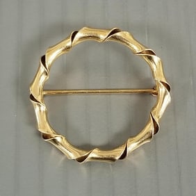 14k gold twisted circle pin - 5.8 grams, 1 1/4"