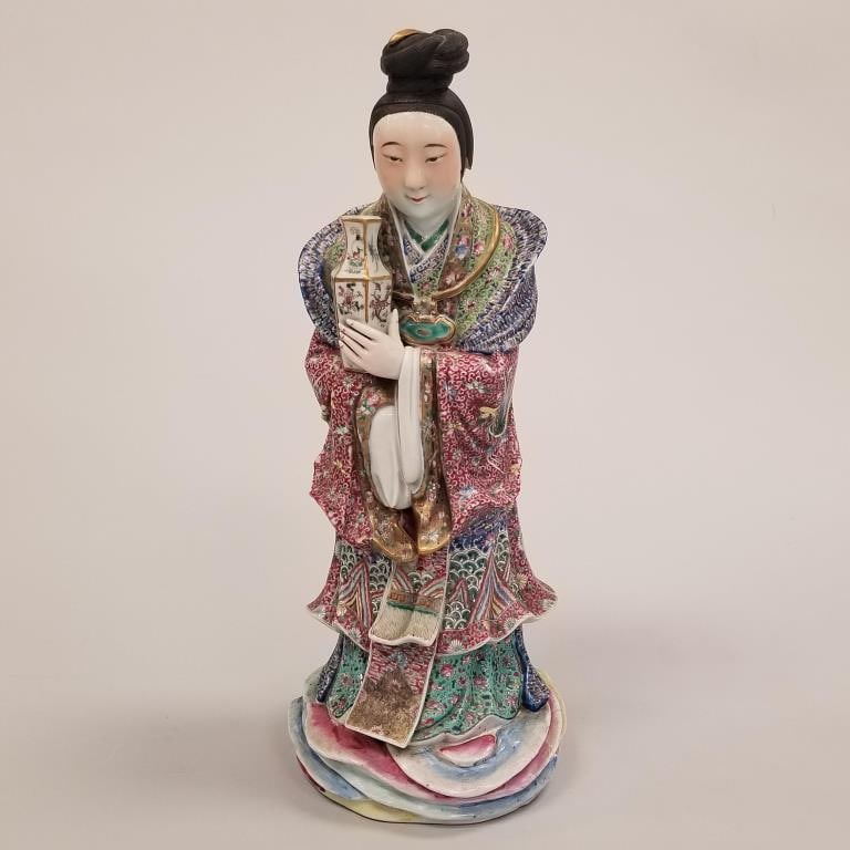 Large Chinese Famille rose decorated porcelain figure with vase with 6 character applied mark (small (1 of 20)