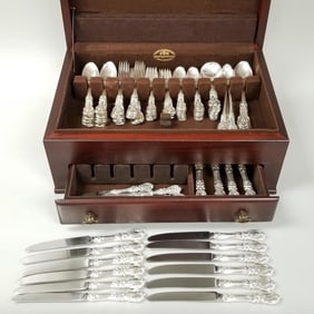 107 pcs Reed & Barton Francis I sterling silver flatware- 132 troy oz total in Reed & Barton wood