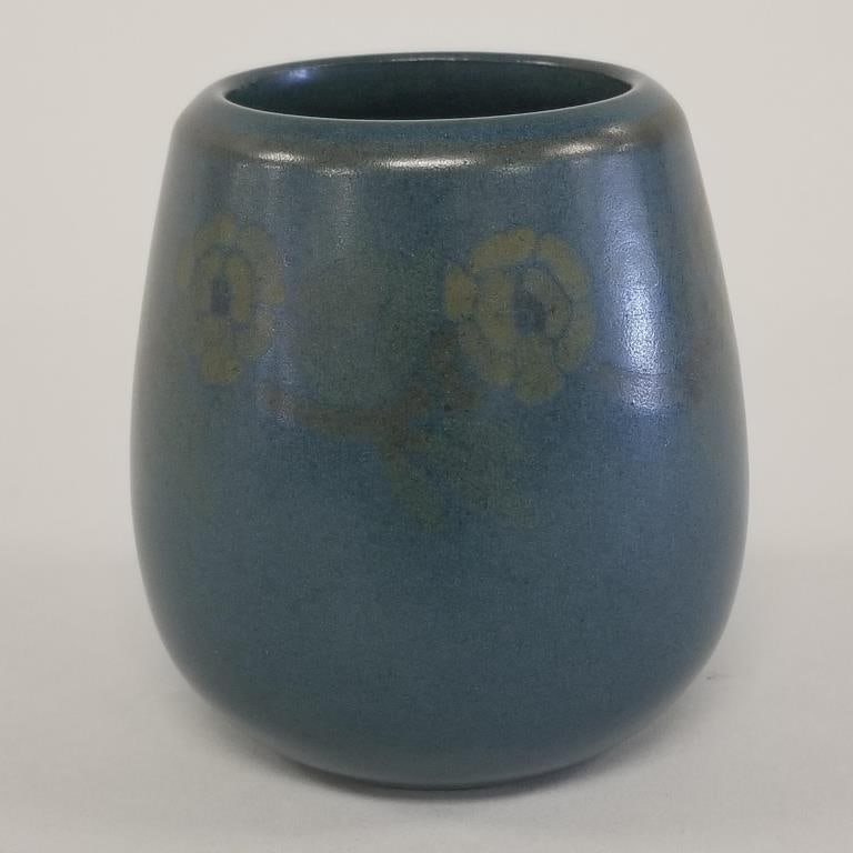 Marblehead decorated cabinet vase with original sticker- 3 1/2"H 3"D (1 of 9)