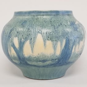 Newcomb College Spanish Moss scenic vase approx 7"H 8 1/2"D