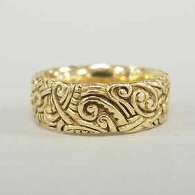 18K gold hand carved band engraved Seattle Opera 2001 on interior 11.2g: ring size 8