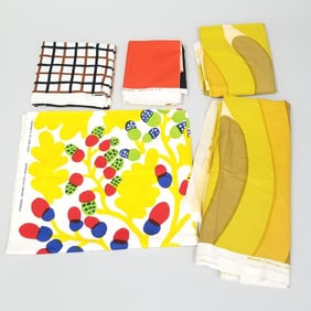 6 large Marimekko fabric pieces: Pahkinapuu Albatrossi, Rattaat & Husaari - largest piece w/ berries