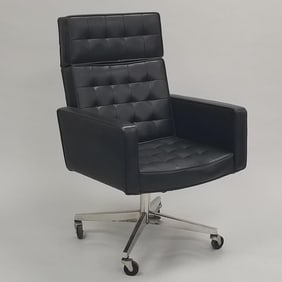 Knoll upholstered vinyl office chair on wheels (wear to arm corners) 40"H 25 1/4"W 25"D