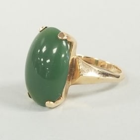 Tested 14k gold & jade cabochon ring: 5.8g, size 5 1/2, 13x18mm stone
