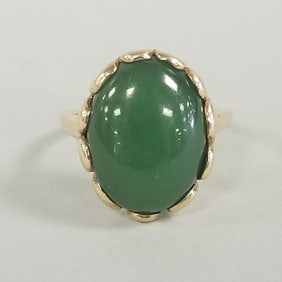 14k gold & jade cabochon ring: 7.1g, size 6 1/4, 12x16mm stone