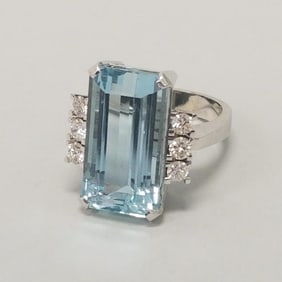 18K white gold aquamarine & diamond ring: approx 10x18mm aquamarine, 10.1 grams, size 6