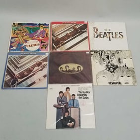 7 vintage Beatles record albums incl some Japan press: Oldies, 1962-1966, 1967-1970, Revolver, Love