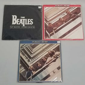 3 vintage Beatles record albums: Past Masters vol 1 & 2 (Promo ?), 1962-1966, 1967-1970