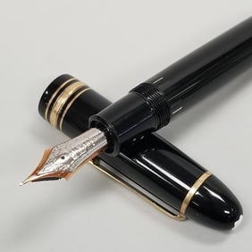 Mont Blanc Meisterstuck No. 149 fountain pen with 14K gold nib with case (no cartridge)- case 1"H 6