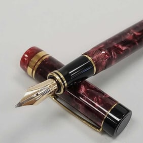 Parker Duofold Centennial fountain pen- marbled maroon with 14K gold nib