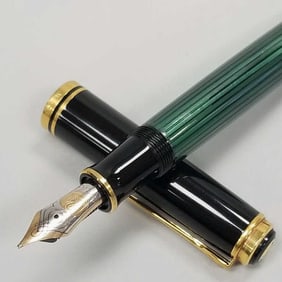 Pelikan Souveran M800 black green fountain pen with 18K gold nib with case, sleeve & accessories