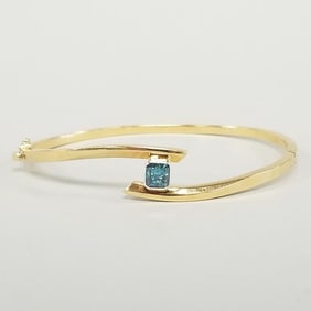 18K gold & irradiated blue diamond hinged bracelet approx 1 ct, 23.5 g, approx 5x6mm diamond- 2 5/8"