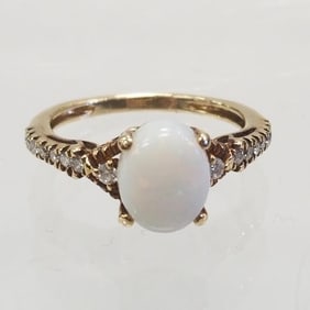 10K gold ring s/w diamonds & opal: 2.3g, size 5- 9x7mm opal