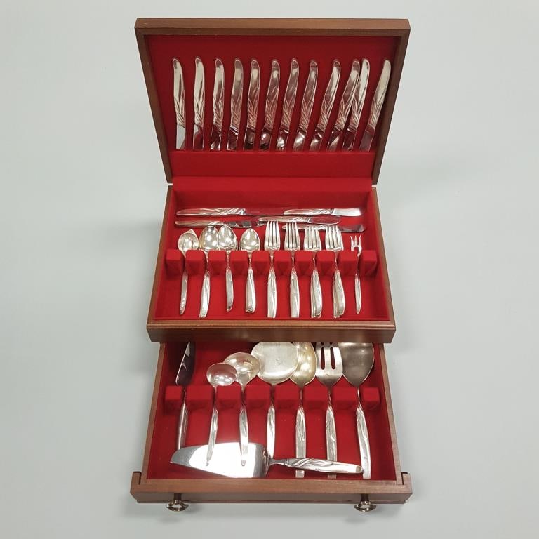 70 pieces Towle Southwind sterling flatware- 76 troy oz total in wooden chest (1 of 12)