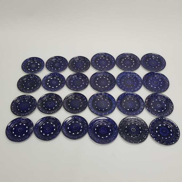 24 Arabia Finland plates: 12 @ 7 3/4"D; 12 @ 6 7/8"D: 24 Arabia Finland plates: 12 @ 7 3/4"D; 12 @ 6 7/8"D