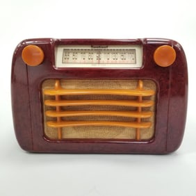 Sentinel catalin radio - model 284- 7 1/2"H 11"W 7"D