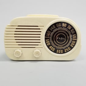 Fada white cloud radio (case crack) 6 1/4"H 10 3/4"W 6 1/2"D