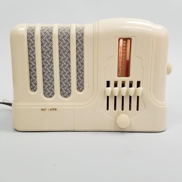 Belmont 526 white Skyrover radio (as seen- cracks, repairs to body) 7 1/2"H 11 1/4"W 7"D (1 of 16)