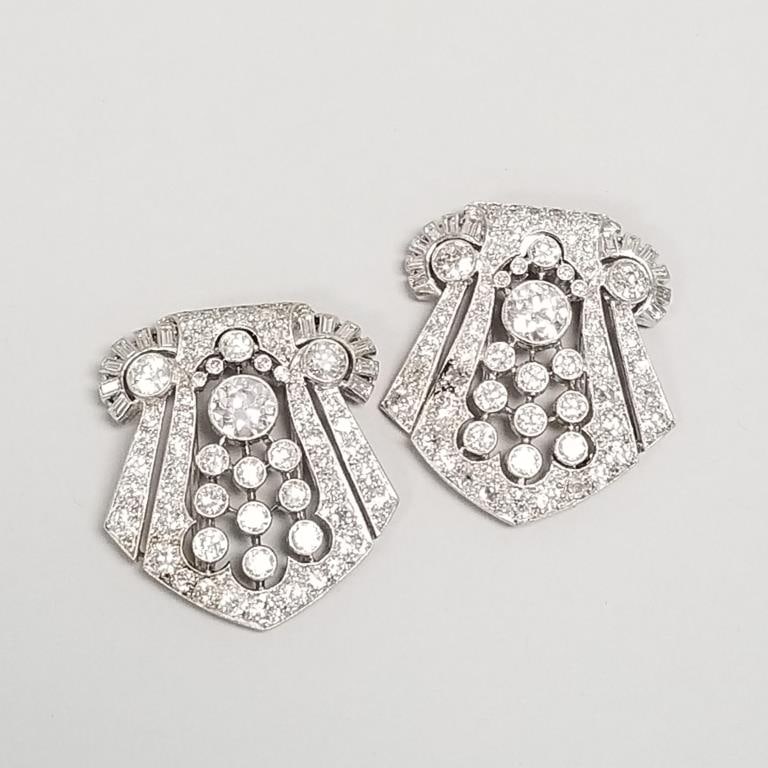 Approx 10.0 tcw natural diamonds & platinum Deco dress clips: 29.9 grams total, largest diamonds H/: Approx 10.0 tcw natural diamonds & platinum Deco dress clips: 29.9 grams total, largest diamonds H/ SI2 & I1, 1 3/8"L (unmarked tested platinum) w/ photocopy of appraisal