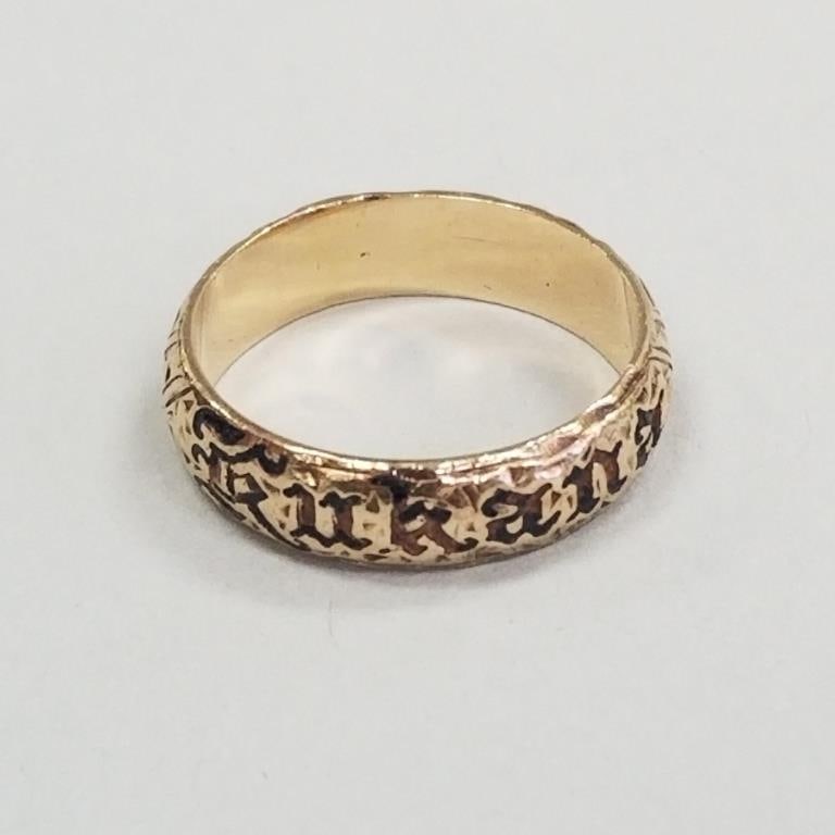 14K gold & enamel engraved "Kukana" band- 3.5g; size 5 1/2 (some enamel loss): 14K gold & enamel engraved "Kukana" band- 3.5g; size 5 1/2 (some enamel loss)