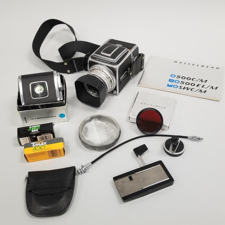 Hasselblad- Sweden- 500C camera with 80mm lens & film magazine (shutter not operating) (1 of 20)
