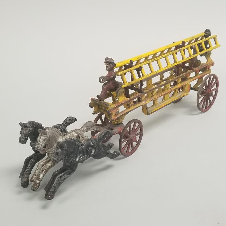 Hubley cast iron horse drawn fire ladder wagon with 2 figures & 2 removable ladders- 5"H 15"L 3"W (1 of 19)