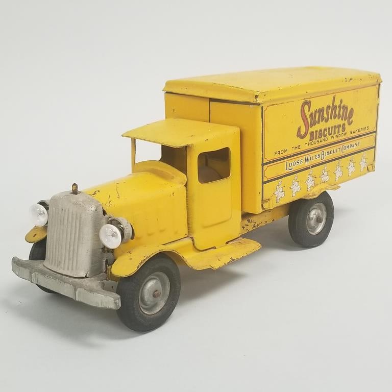 Metalcraft "Sunshine Biscuits" toy truck with headlights- 5 1/4" 12 1/8"L 4"W (tires out of round) (1 of 17)