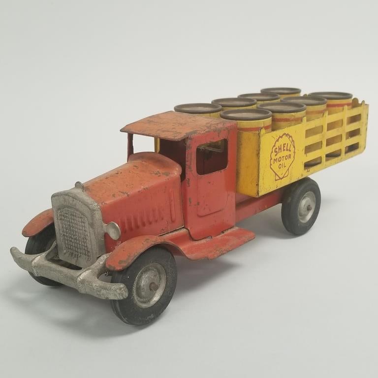 Metalcraft Shell Motor Oil toy truck with 8 Shell oil barrels (as seen to some barrels- fading, etc) (1 of 20)