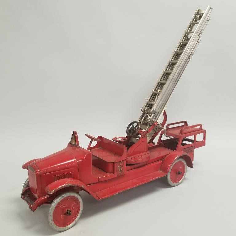 Vintage Buddy L "CFD" aerial ladder truck with original paint- 9 1/2"H 40"L 8 1/2"W (1 of 20)