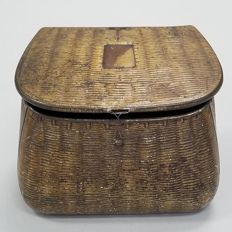Vintage Huntley & Palmers fishing creel biscuit tin- Reading & London- 6"H 7 1/4"W 5"D (1 of 10)