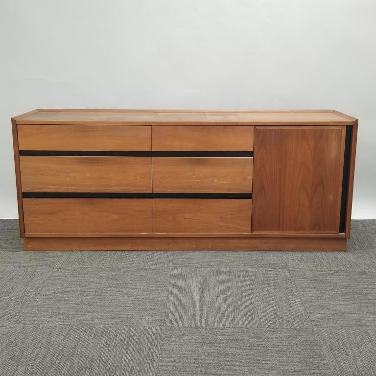 Mid-century modern walnut credenza w/ Zipperman- Mpls, MN label- 30"H 72"W 19"D: Mid-century modern walnut credenza w/ Zipperman- Mpls, MN label- 30"H 72"W 19"D