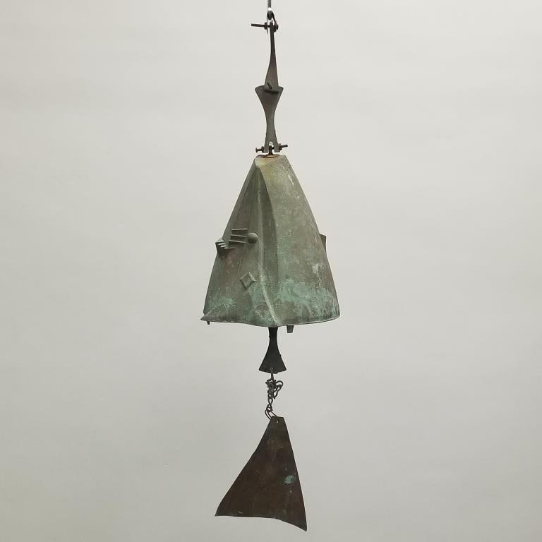 Large Paolo Soleri Cosanti bronze wind bell- 8"H, 7"W 6 3/4"D bell only; 25"H overall including fin: Large Paolo Soleri Cosanti bronze wind bell- 8"H, 7"W 6 3/4"D bell only; 25"H overall including fin