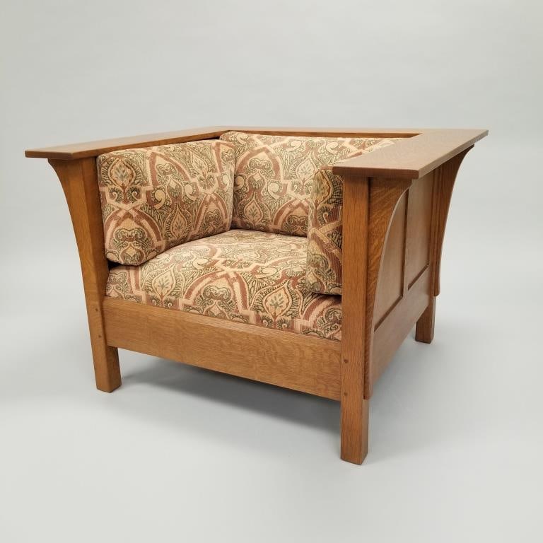 Contemporary Stickley quartersawn oak prairie chair- 29"H 42 1/2"W 37 1/2"D: Contemporary Stickley quartersawn oak prairie chair- 29"H 42 1/2"W 37 1/2"D