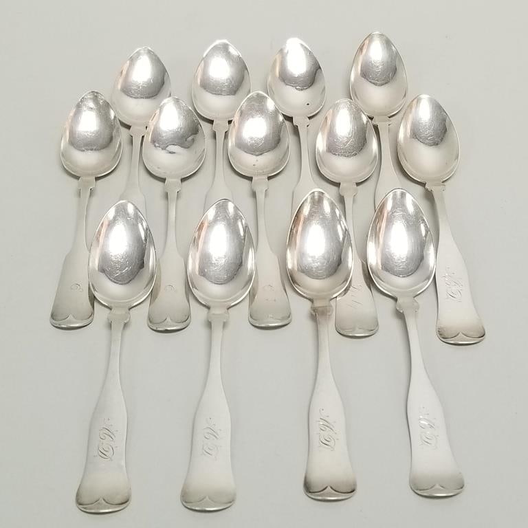 13 sterling silver fiddle pattern spoons- 8 toz total- (all with monograms, etc.)- 7 are 5 3/4"L, 6 (1 of 9)