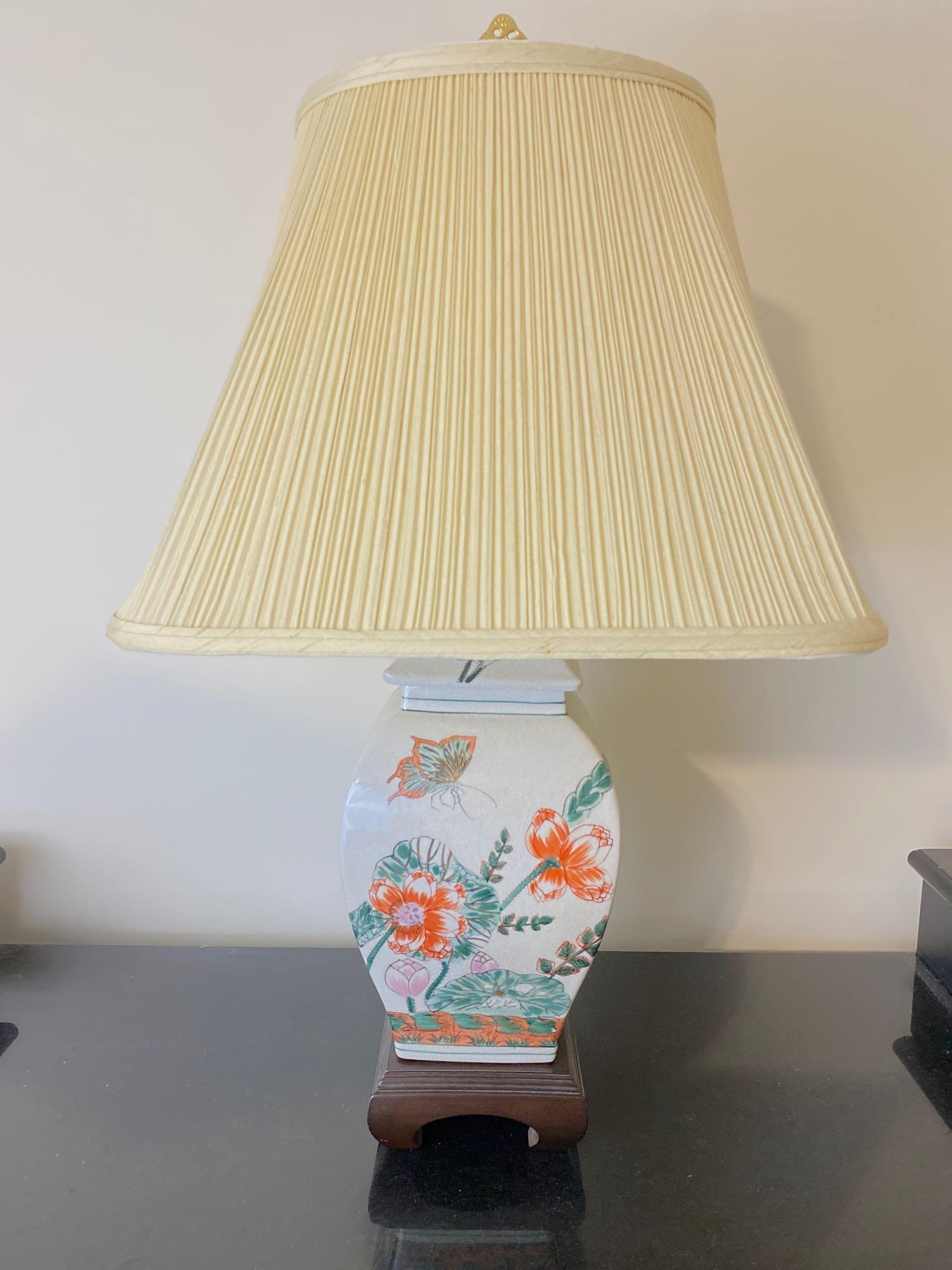 Asian Vase Lamp (1 of 4)