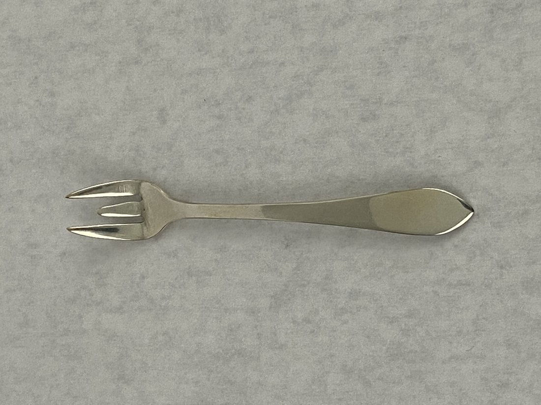 Tiffany & Co. Sterling Silver Queen Anne Lemon Fork (1 of 4)