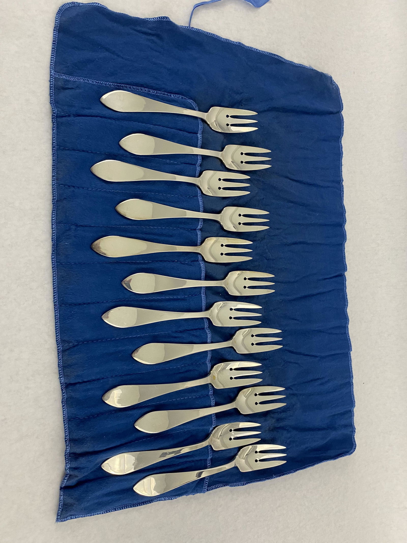 12 Tiffany & Co Sterling Silver Queen Anne Dessert Fork (1 of 6)