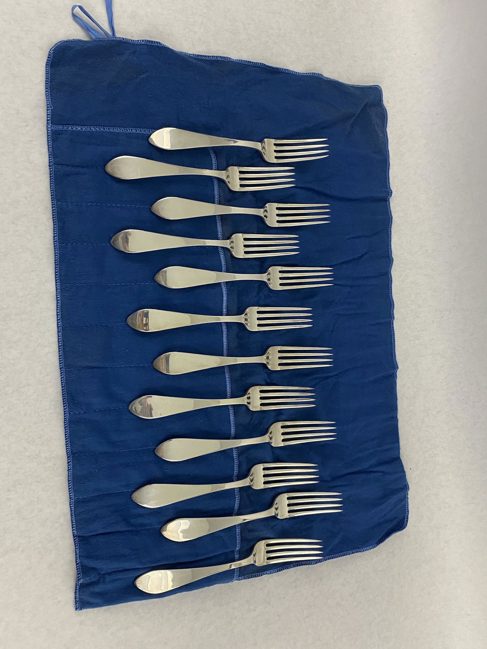 12 Tiffany & Co Sterling Silver Queen Anne Salad Forks (1 of 6)