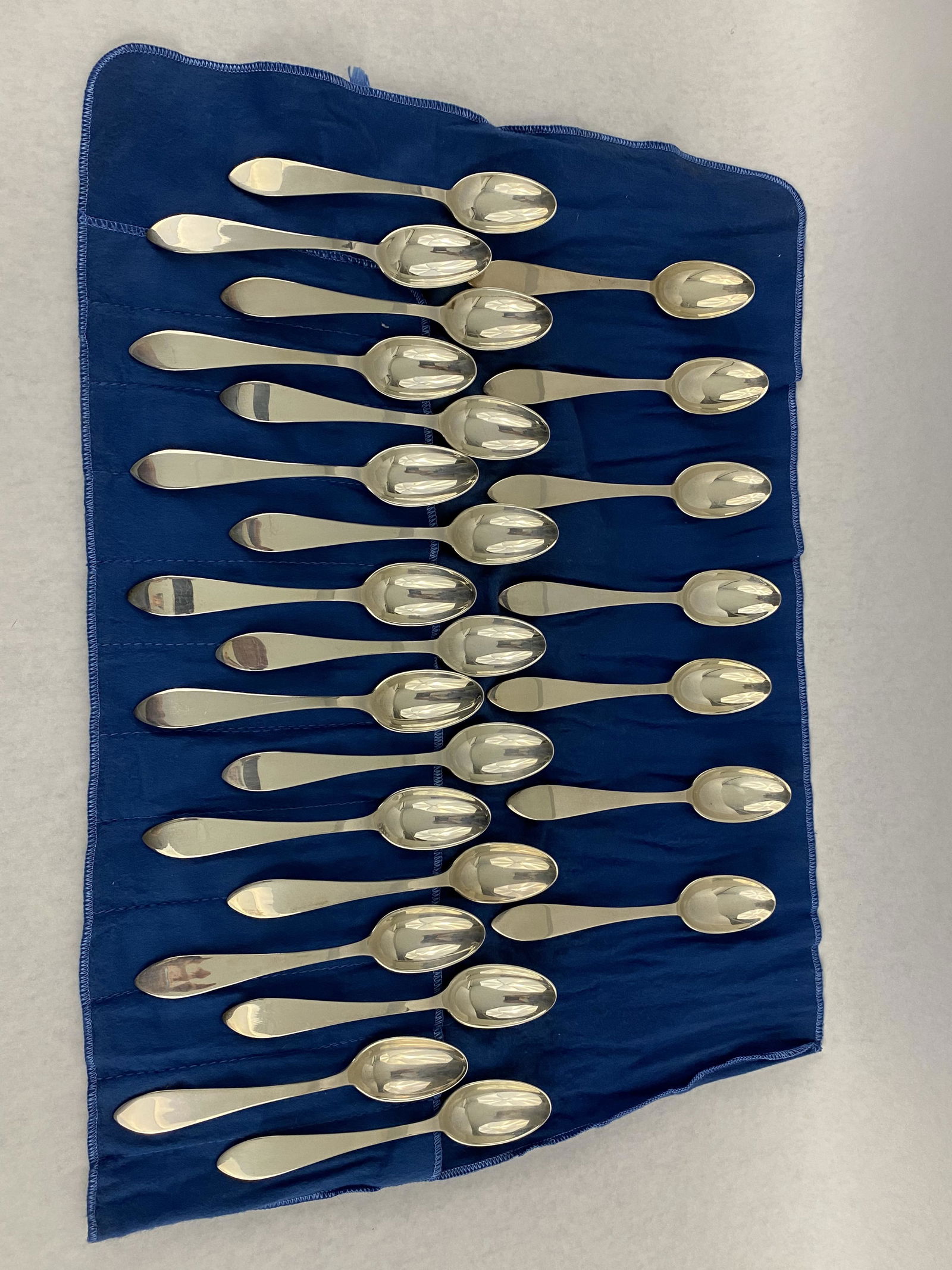 24 Tiffany & Co Sterling Silver Queen Anne Teaspoons (1 of 6)