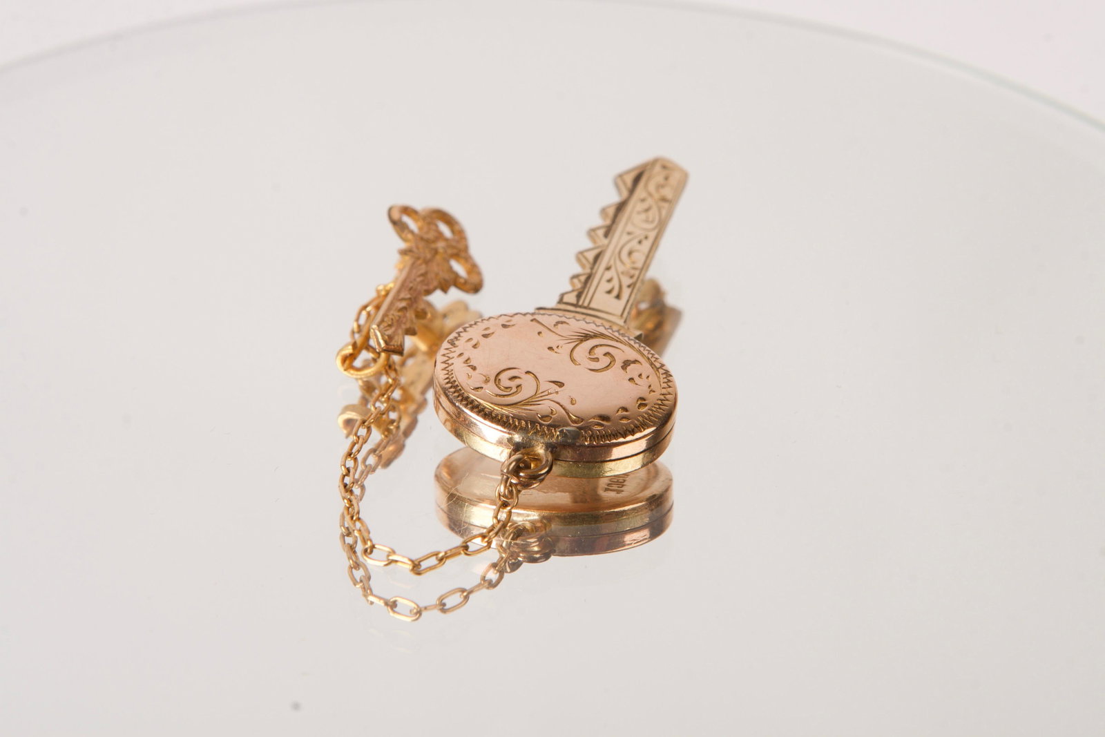 Antique 9K Rolled Gold Locket and Safety Brooch: Antique Key Design 9K Rolled Gold Locket and Safety Brooch Weight 3.8g