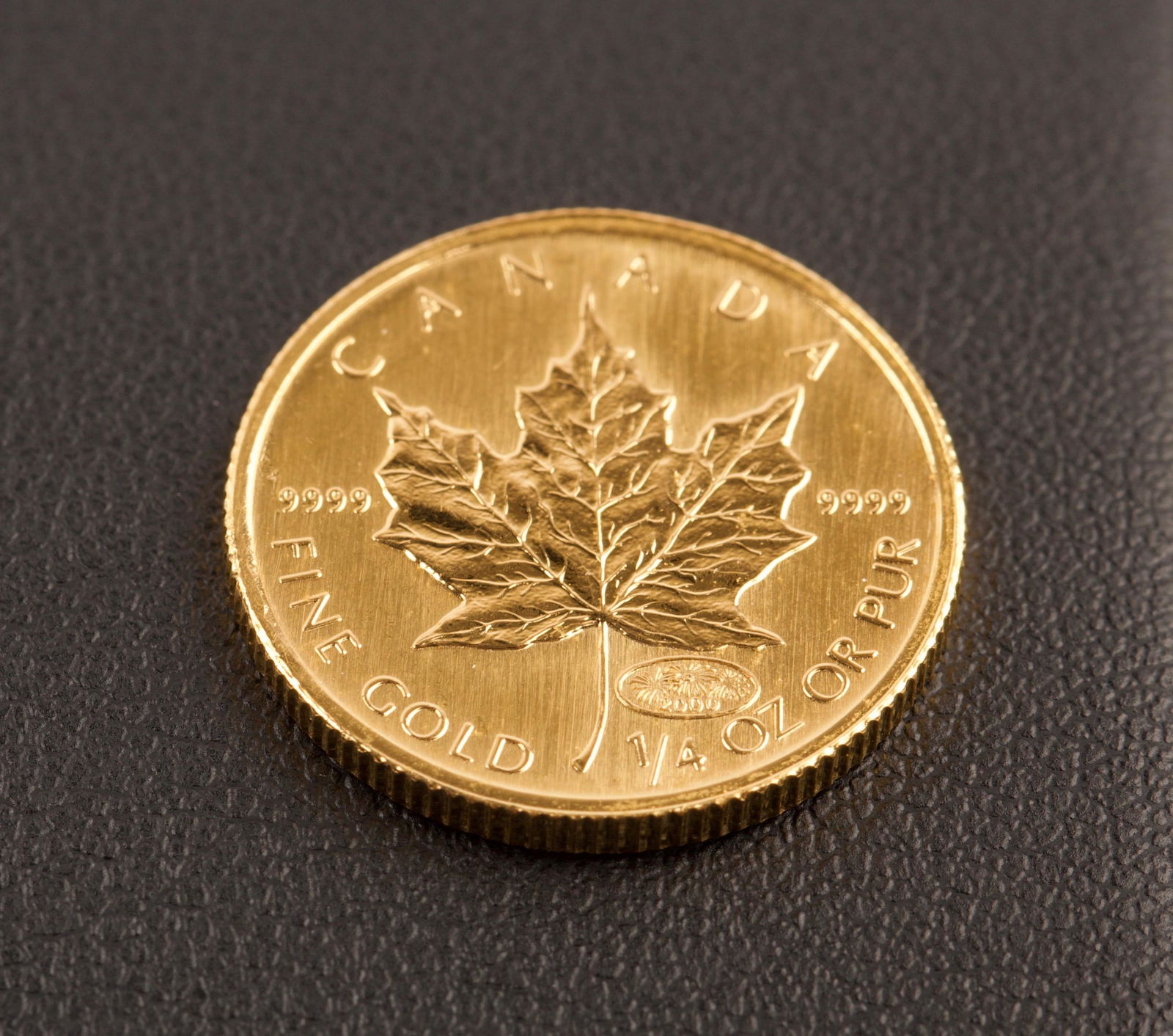 Canadian Ten Dollar Fine Gold Coin (Maple Leaf Design): Canadian Ten Dollar Fine Gold Coin, Year 2000 Elizabeth II, ¼oz 9999 Fine Gold (Maple Leaf Design) ¼oz Pure Gold, Condition Extra Fine