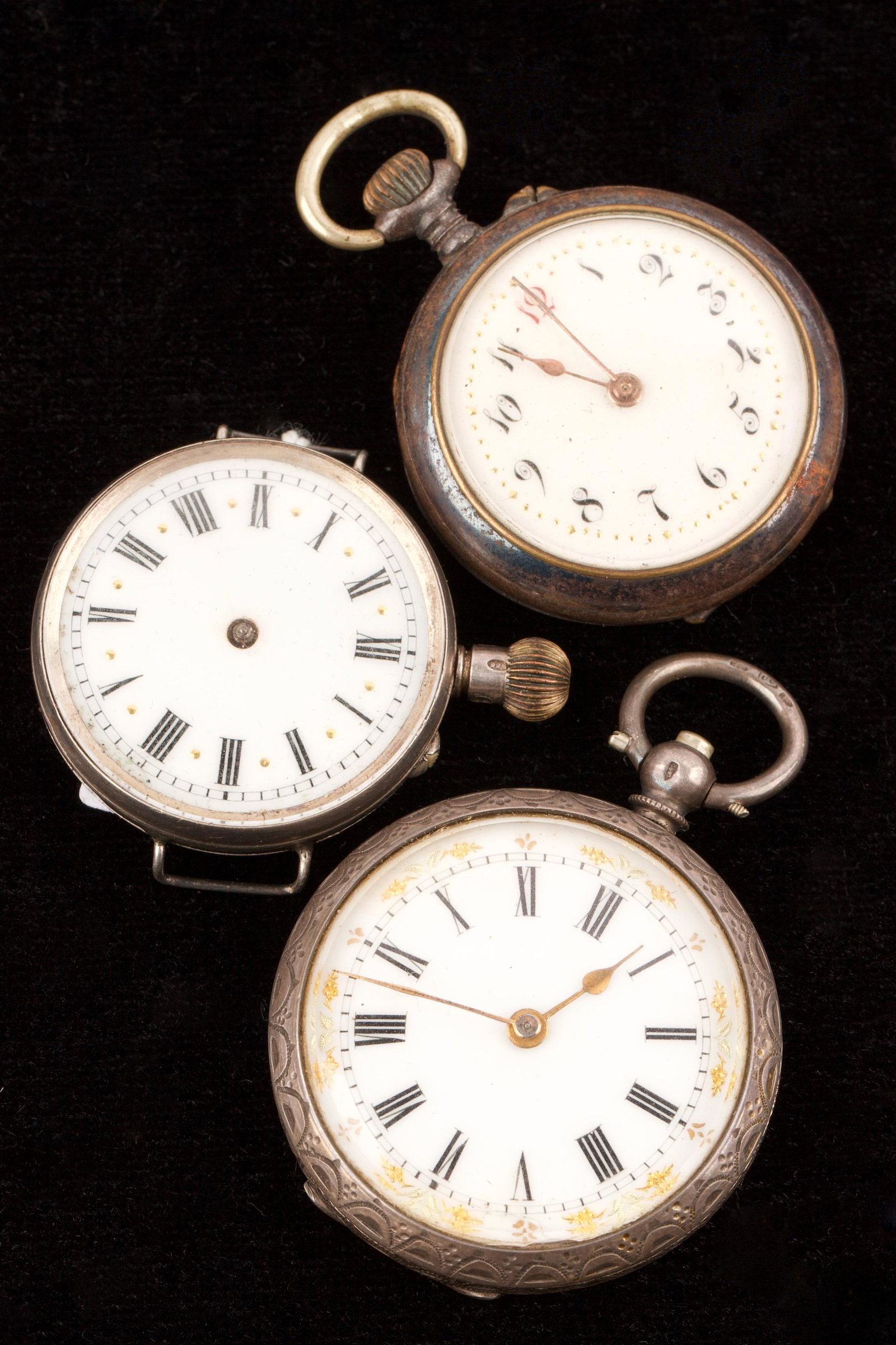 3 Old Swiss Pocket Watches (Two Sterling Silver): 3 Old Swiss Pocket Watches (Two Sterling Silver & One Gunmetal Grey) Total Weight 88.5g .935 Silver Watch Weight 39.2g, Size 5 x 4cm, Sterling Silver Watch Weight 21.3g, Size 3.5 x 3.5cm, Gunmetal Gre