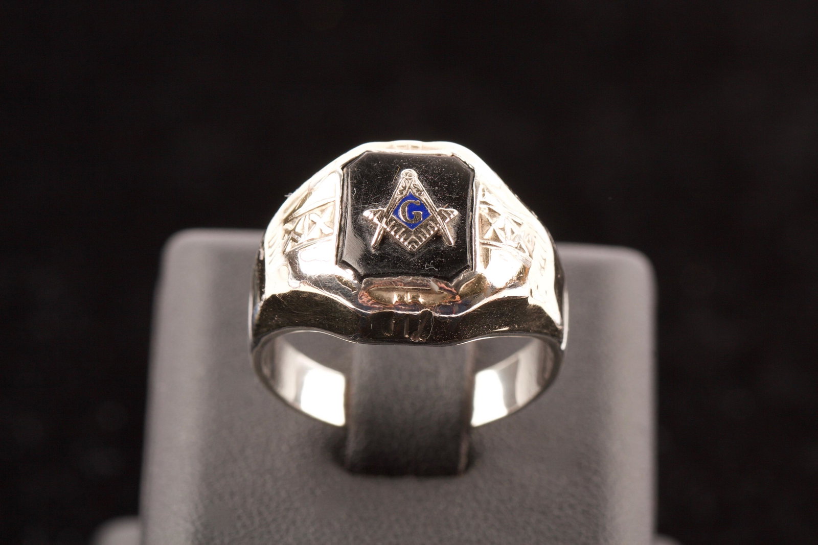 Sterling Silver & 10K Gold Inlay Vintage Masonic Ring: Sterling Silver & 10K Yellow Gold Inlay Vintage Masonic Onyx with Enamel Gents Ring Total Weight 7.8g, Size Y, 12