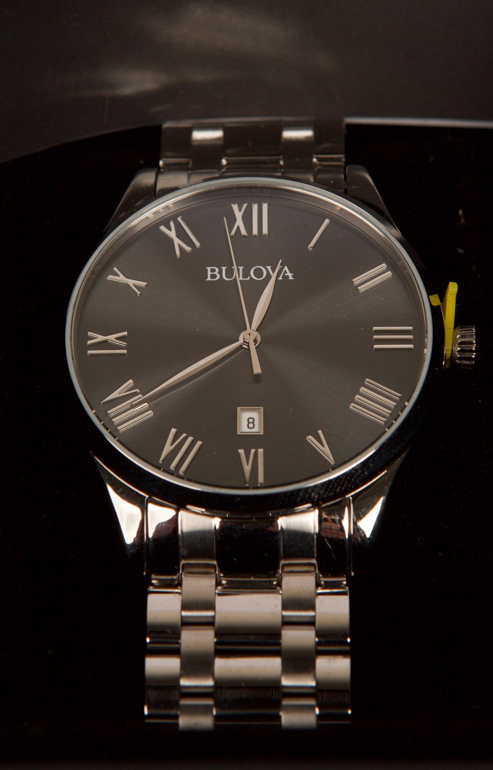 Bulova Wrist Watch In Original Box: Bulova Wrist Watch In Original Box Mint Condition, Working, Watch Size 4.5 x 5cm
