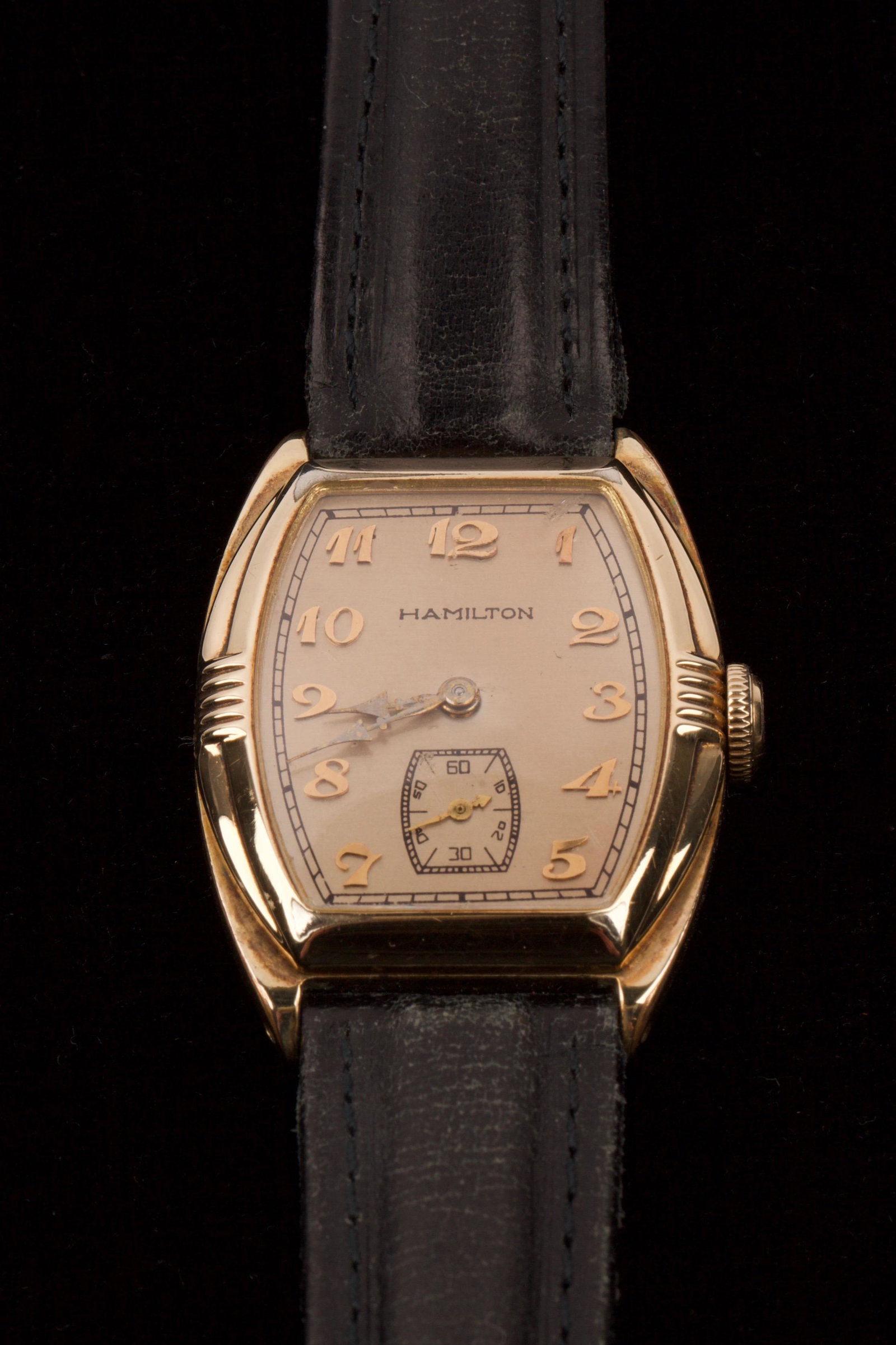Hamilton Gold Lined Mens Wrist Watch: Hamilton Gold Lined Mens Wrist Watch Working, Size 3 x 4cm