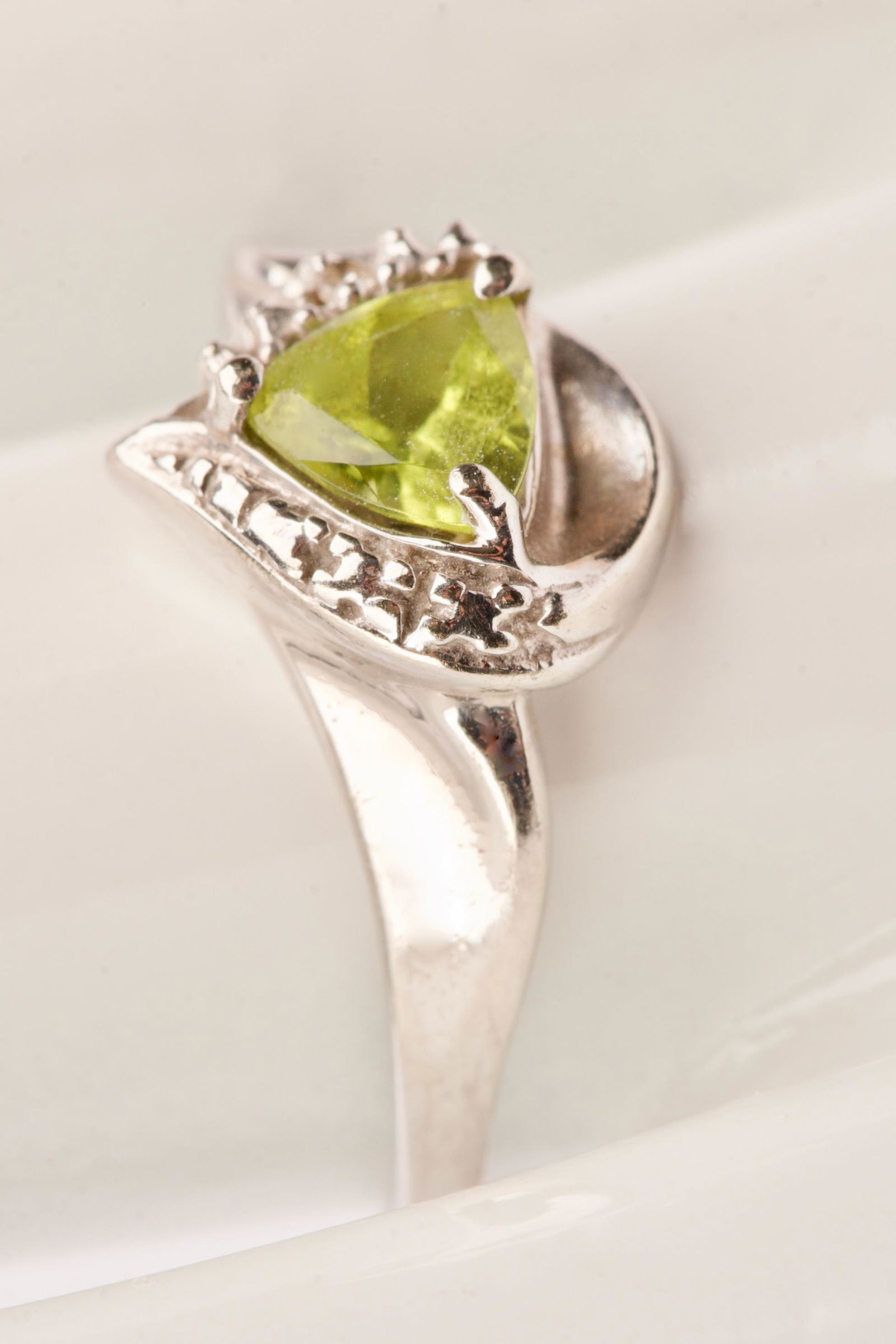 Peridot & 9K Gold Ring (1 of 2)