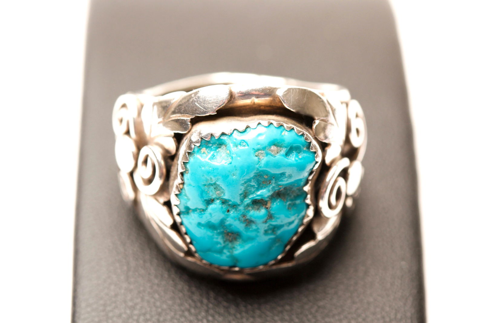 Vintage Navajo Turquoise & Sterling Silver Ring (1 of 5)