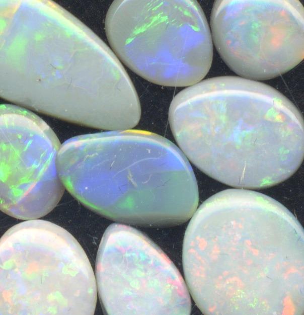 Australian Opals (9): Nine (9) Australian Opals including Case Case Dimensions 2.75 x 2.75 cm Nine (9) Opals Weight 1.6g, 8ct Total Weight including Case 6.4g Quantity: 9 Condition: Good Dimensions: x 2.75 x 2.75cm